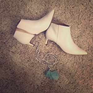 White Flo Kitten Zipper Booties